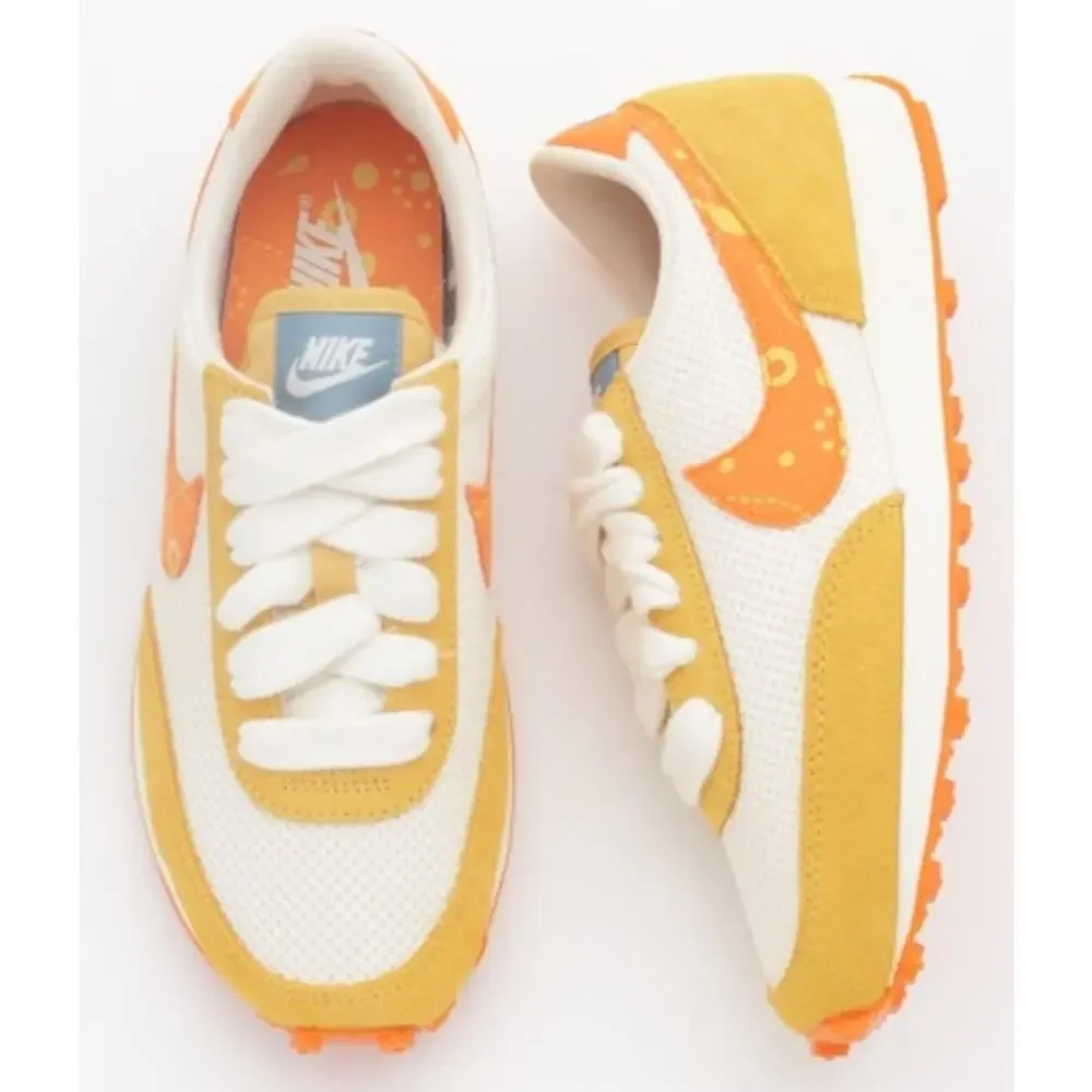 Nike Women's Daybreak Sneakers Paisley Swoosh Pale Ivory Magma Orange, Size 6.5